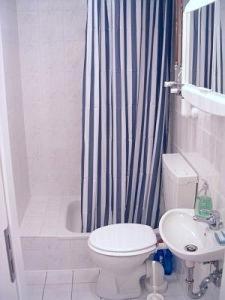 Lakeside Bed And Breakfast Berlin - Pension Am See ファルケンゼー エクステリア 写真